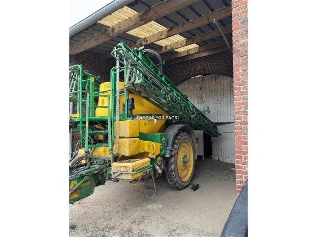John Deere 832I Прицепные опрыскиватели