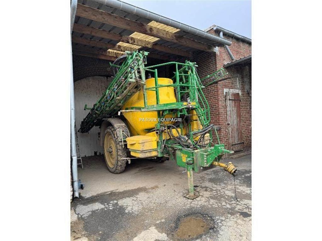 John Deere 832I Прицепные опрыскиватели