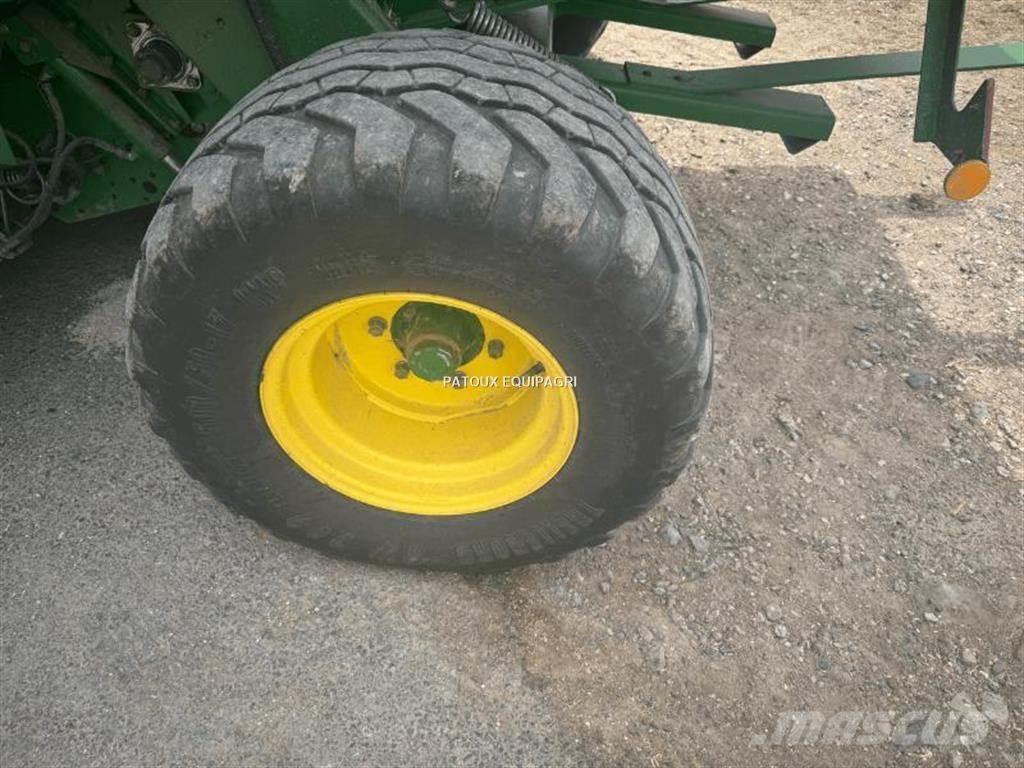 John Deere 864 Рулонные пресс-подборщики