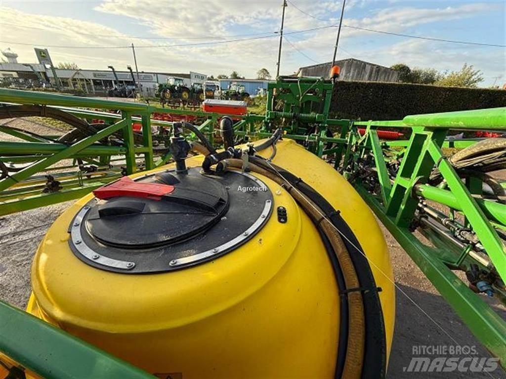 John Deere M740 Прицепные опрыскиватели