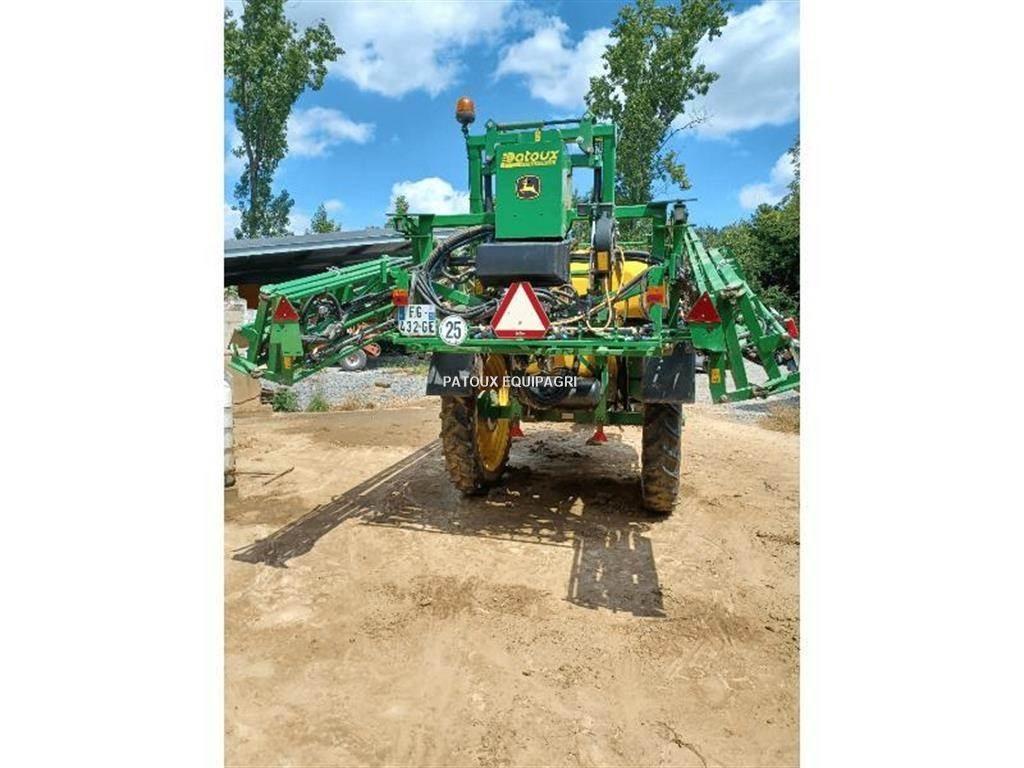 John Deere M740i Прицепные опрыскиватели