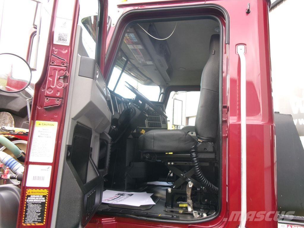 Mack GR64F Грузовики-Самосвалы