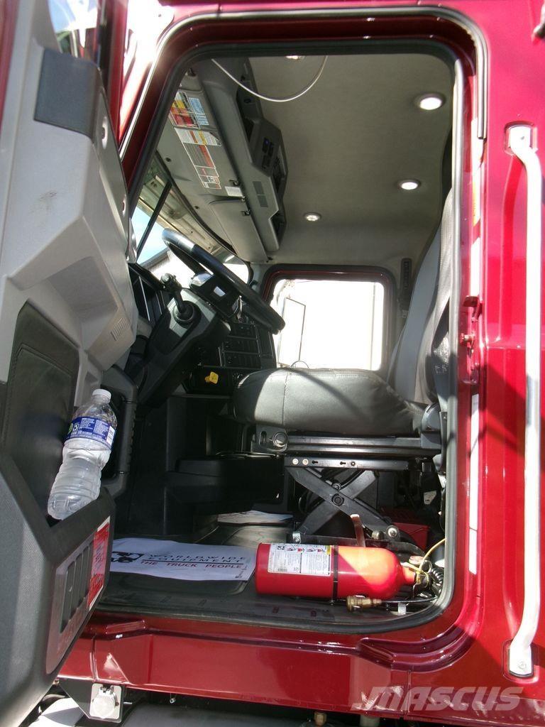 Mack GR64F Грузовики-Самосвалы