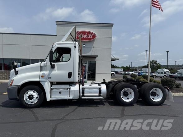 Freightliner CASCADIA 113 Седельные тягачи
