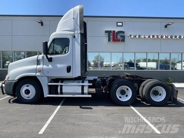 Freightliner CASCADIA 126 Седельные тягачи