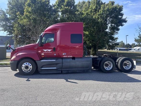 International LT Седельные тягачи