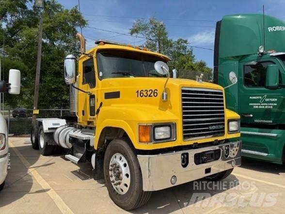 Mack PINNACLE CHU613 Седельные тягачи