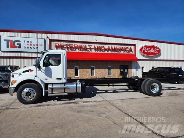 Peterbilt 536 Шасси с кабиной