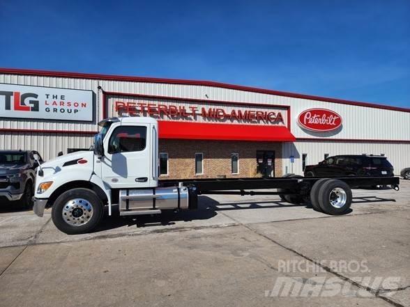 Peterbilt 536 Шасси с кабиной