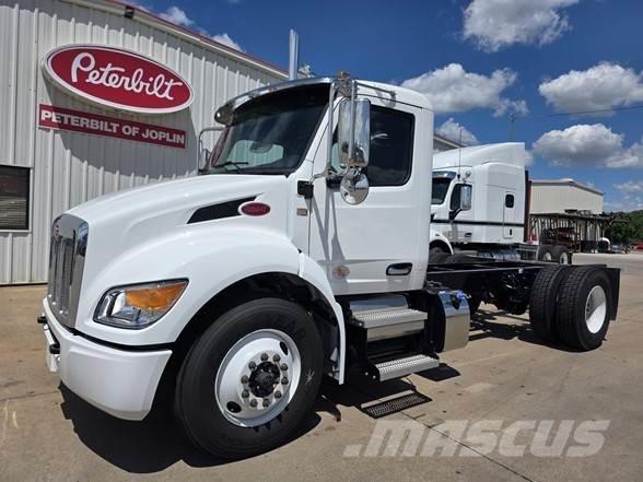Peterbilt 536 Шасси с кабиной