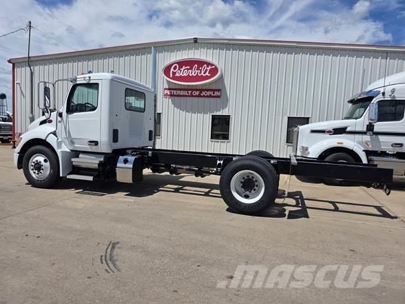 Peterbilt 536 Шасси с кабиной