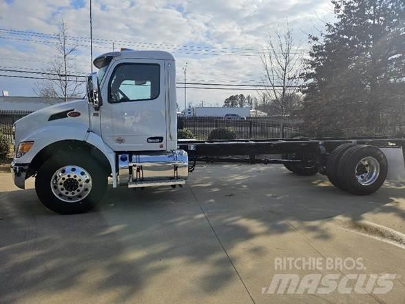 Peterbilt 536 Шасси с кабиной