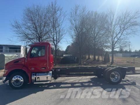 Peterbilt 536 Шасси с кабиной
