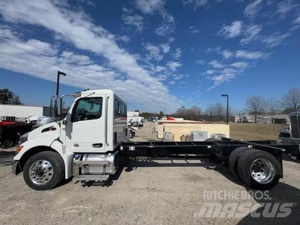 Peterbilt 536 Шасси с кабиной