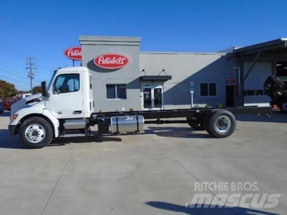 Peterbilt 536 Шасси с кабиной