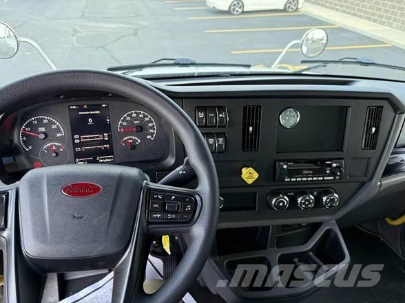 Peterbilt 536 Строительная техника - Другие