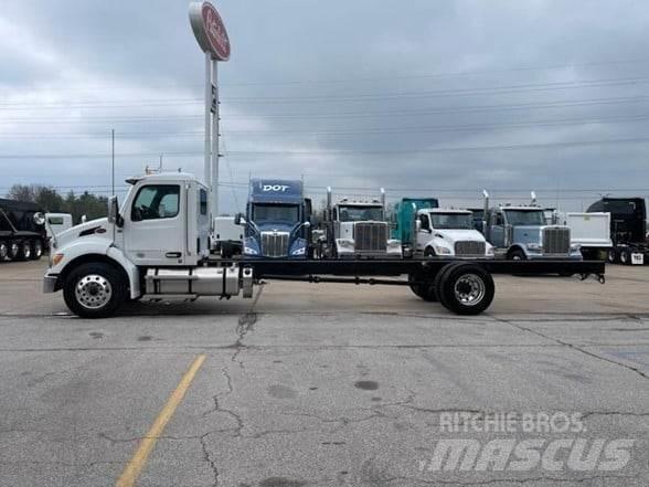 Peterbilt 536 Шасси с кабиной