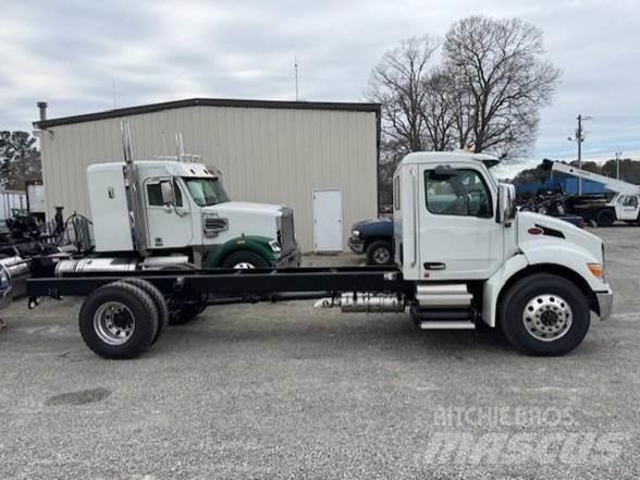 Peterbilt 537 Шасси с кабиной
