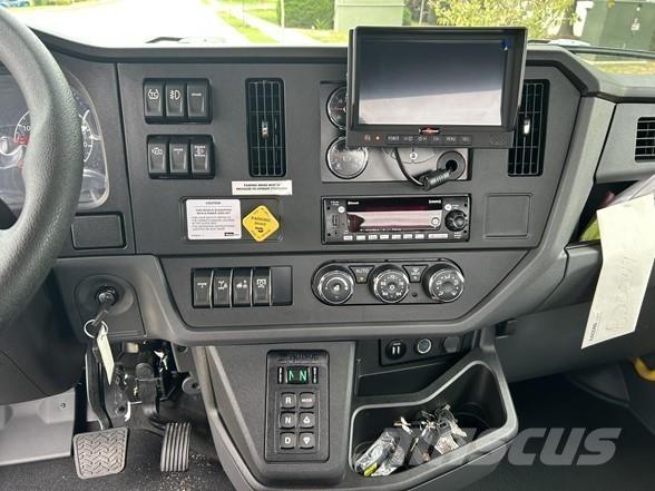 Peterbilt 537 Строительная техника - Другие