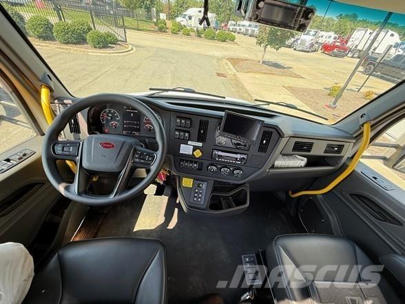Peterbilt 537 Строительная техника - Другие