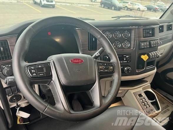 Peterbilt 567 Грузовики-Самосвалы