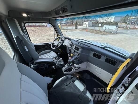Peterbilt 567 Строительная техника - Другие