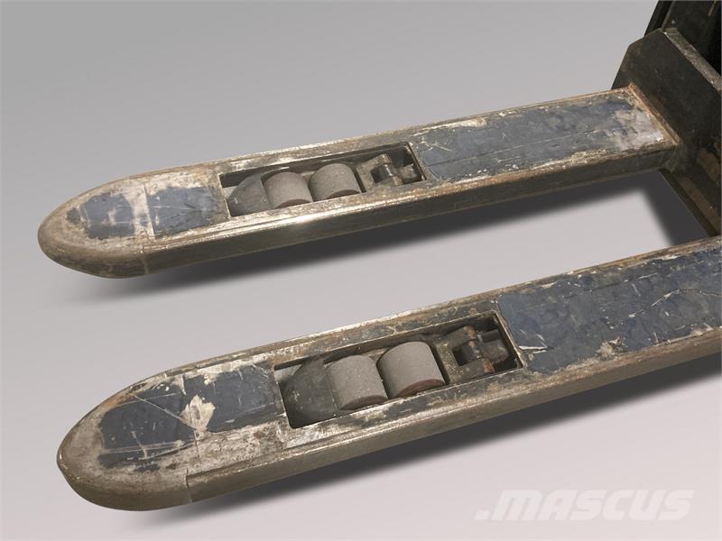 BT SWE120L Ручные штабелёры с электроподъёмом