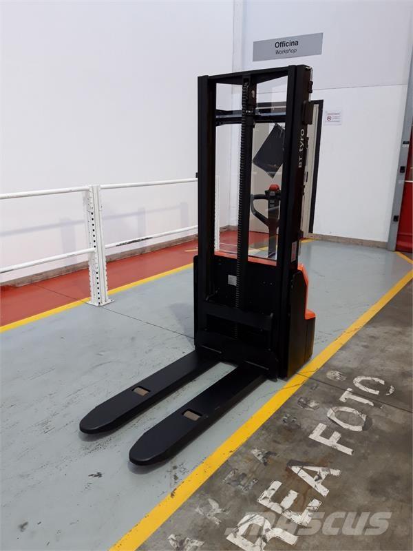 BT SHE100 Ручные штабелёры