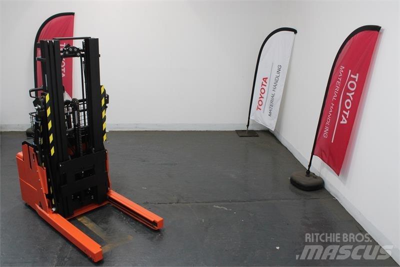 BT RWE120 Ручные штабелёры