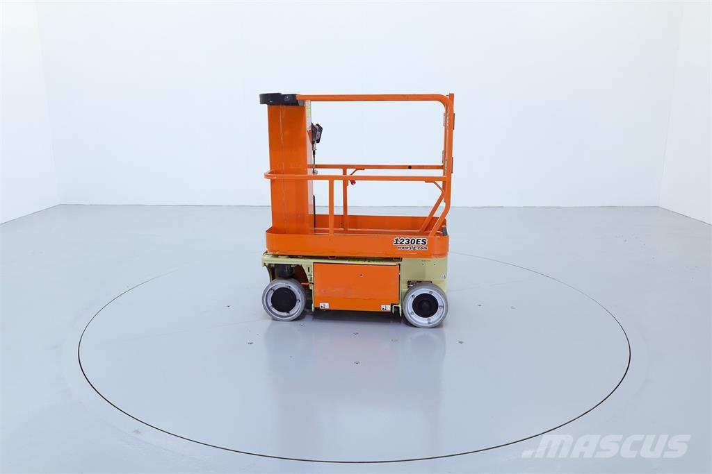 JLG 1230ES Вертикальные мачтовые подъемники