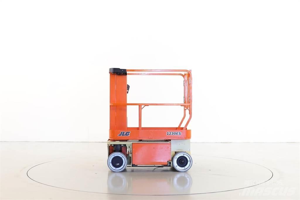 JLG 1230ES Вертикальные мачтовые подъемники
