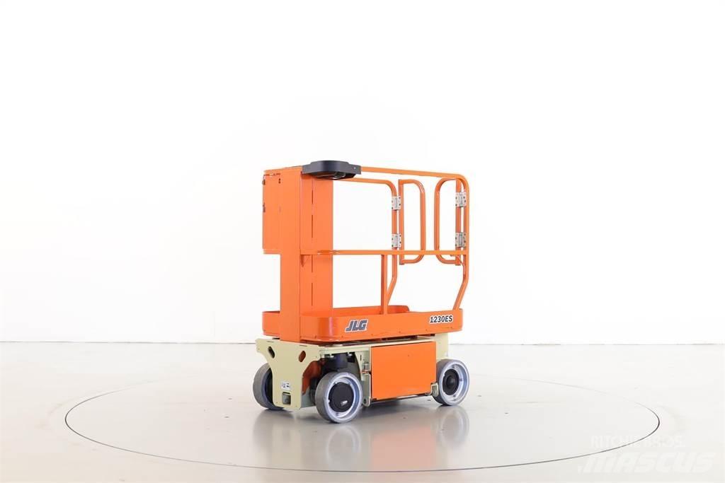 JLG 1230ES Вертикальные мачтовые подъемники