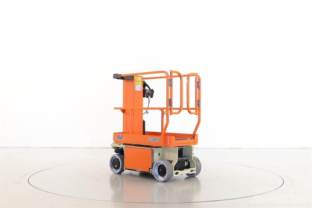 JLG 1230ES Вертикальные мачтовые подъемники