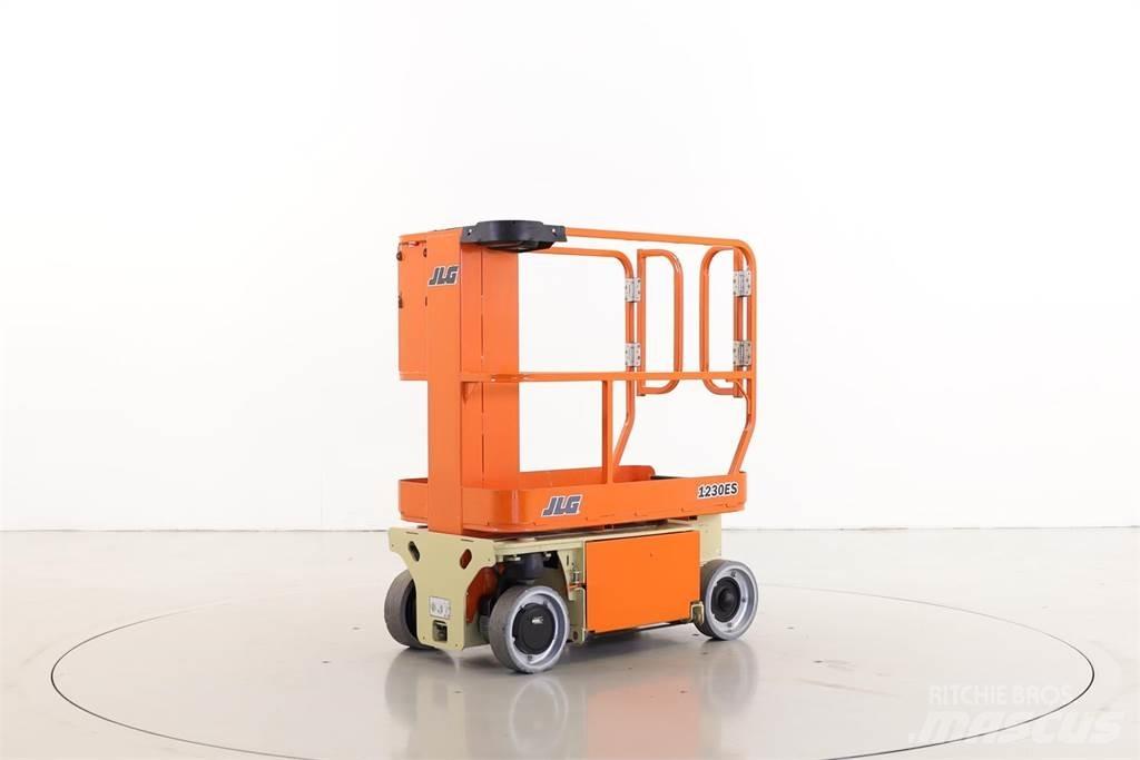 JLG 1230ES Вертикальные мачтовые подъемники