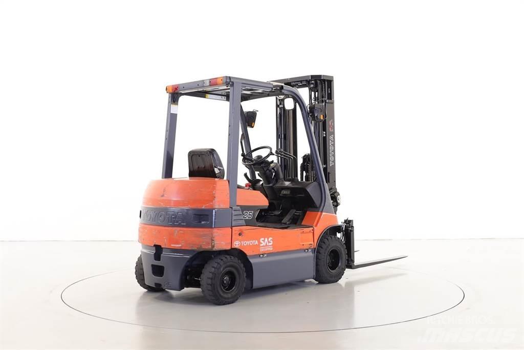 Toyota 7FB25 Электропогрузчики