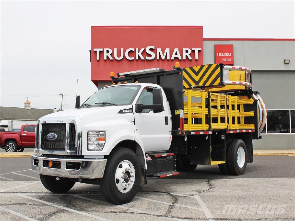Ford F650 Комбинированные дорожные машины