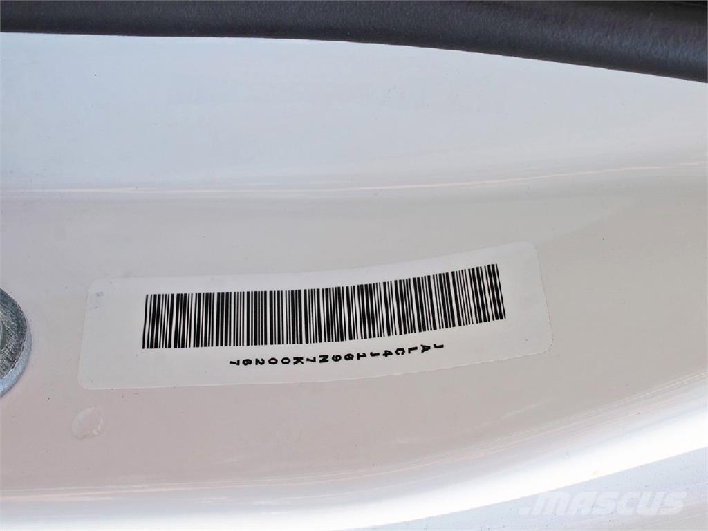Isuzu NPR XD Грузовики-Фургоны