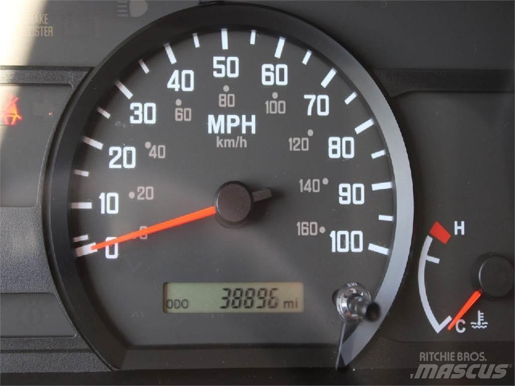 Isuzu NRR Грузовики-Фургоны