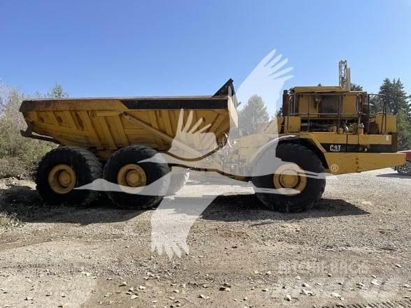 CAT D400D Шарнирно-сочленённые самосвалы