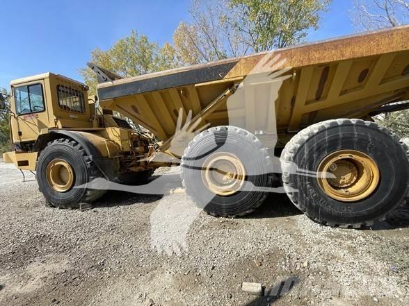 CAT D400D Шарнирно-сочленённые самосвалы