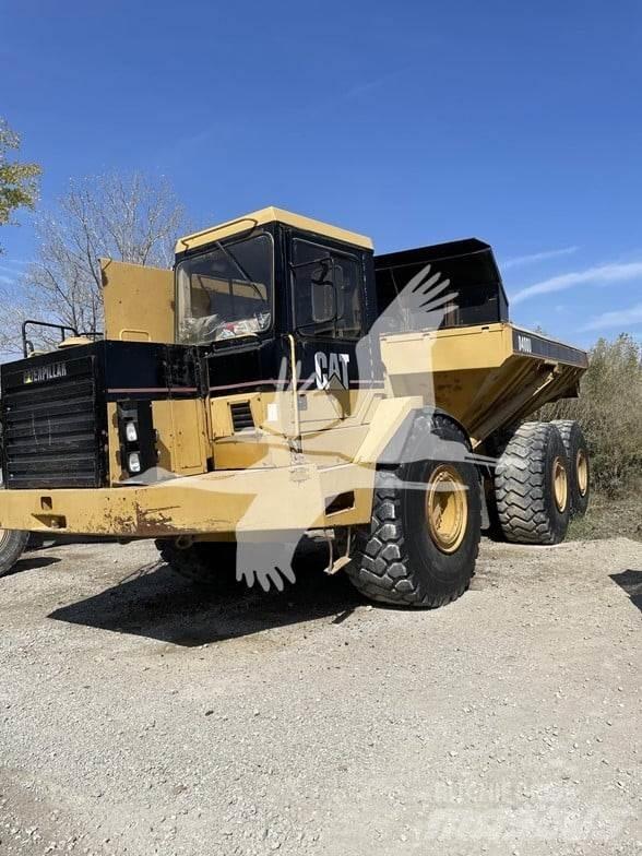 CAT D400D Шарнирно-сочленённые самосвалы
