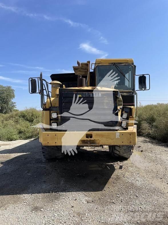 CAT D400D Шарнирно-сочленённые самосвалы