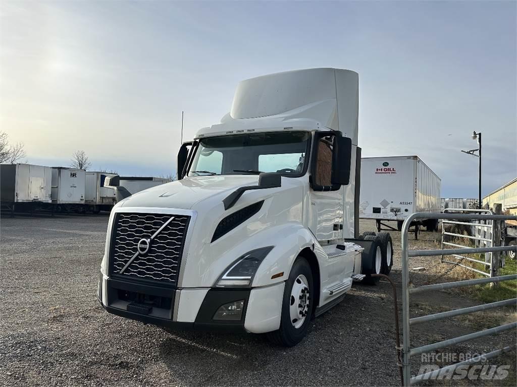 Volvo VNL300 Седельные тягачи