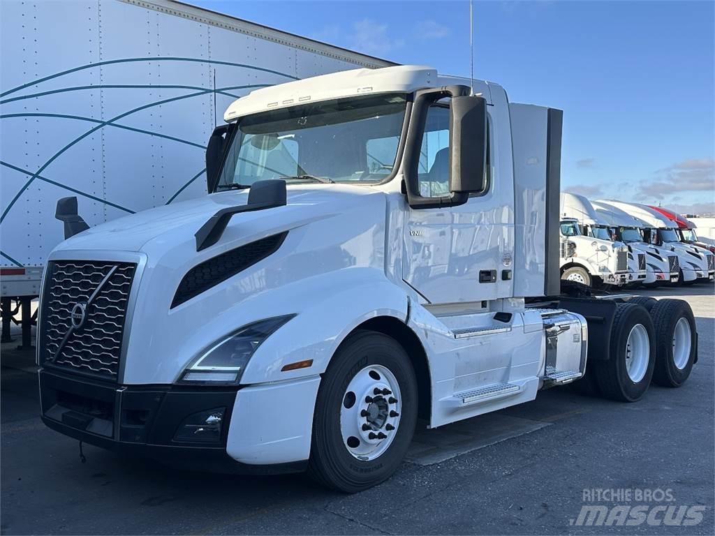 Volvo VNL300 Седельные тягачи