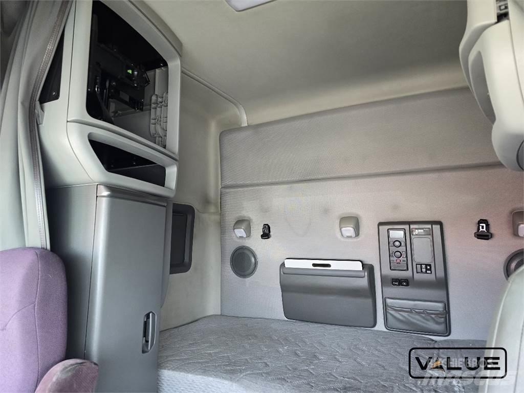Volvo VNL740 Седельные тягачи