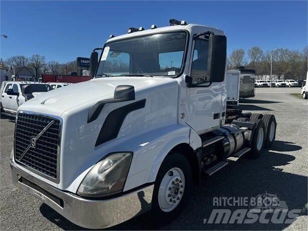 Volvo VNL Строительная техника - Другие