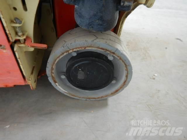 JLG 1230ES Вертикальные мачтовые подъемники
