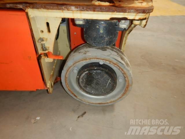 JLG 1230ES Вертикальные мачтовые подъемники