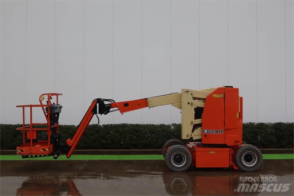 JLG E300AJP Коленчатые подъемники