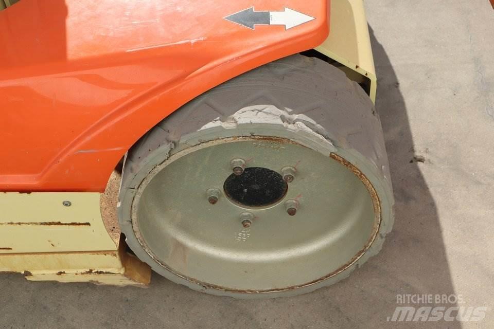 JLG Toucan 12E+ Вертикальные мачтовые подъемники